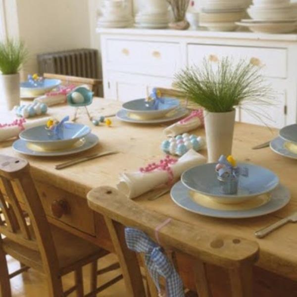 ξύλινο τραπέζι ιδέα διακόσμηση οικογενειακές γιορτές Πάσχα