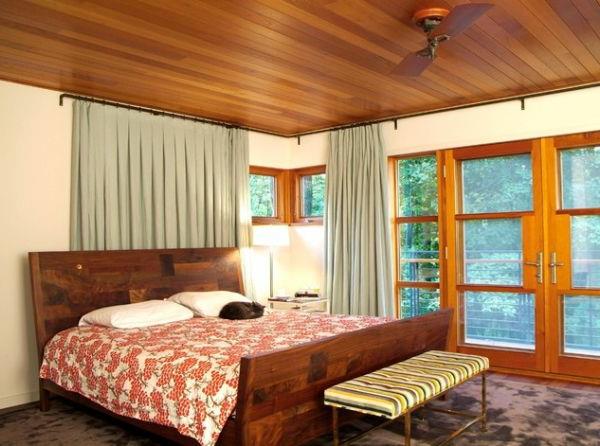 ξύλινο ταβάνι κρεβατοκάμαρας έλκηθρο κρεβάτι