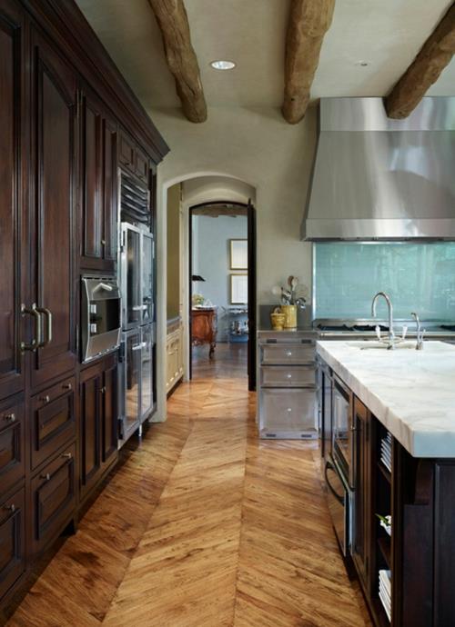 ξύλινο πάτωμα στην κουζίνα παρκέ ζιγκ ζαγκ