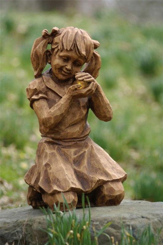 ξύλινες φιγούρες σχεδιασμός κήπου διακοσμούν κορίτσι