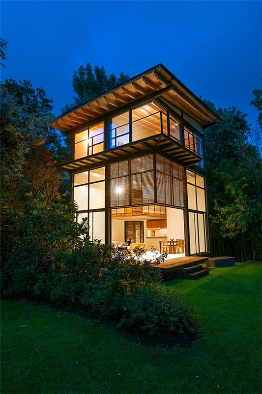 σχέδια ξύλινων σπιτιών με ιδιωτικό κήπο με νυχτερινή θέα