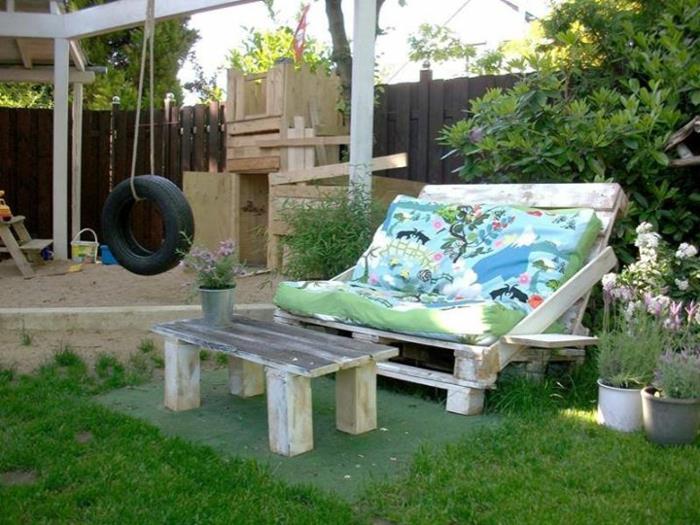 ξύλινες παλέτες DIY έπιπλα κήπου καναπές τραπεζάκι σαλονιού φτιάξτε μόνοι σας