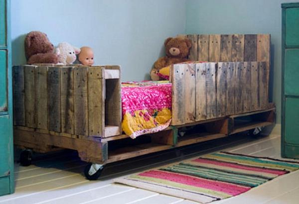 ξύλινες παλέτες ιδέα κούνια ρολό πλαίσιο κούνια βρεφικό κρεβάτι