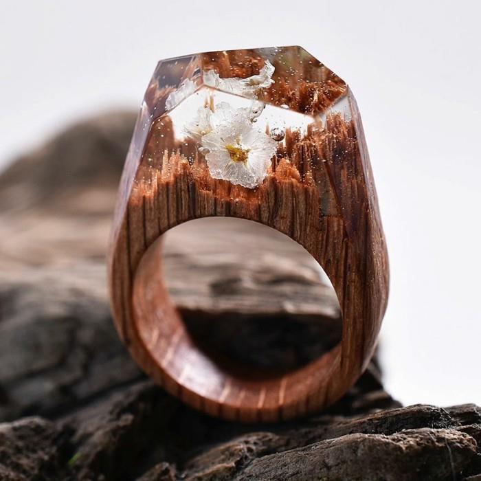 ξύλινα κοσμήματα ξύλινα δαχτυλίδια λευκά λουλούδια ιδέες για δώρα χειροποίητα κοσμήματα