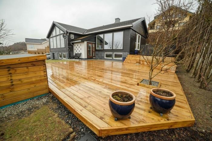Διατηρήστε τον κήπο με ξύλινες βεράντες με βεράντα