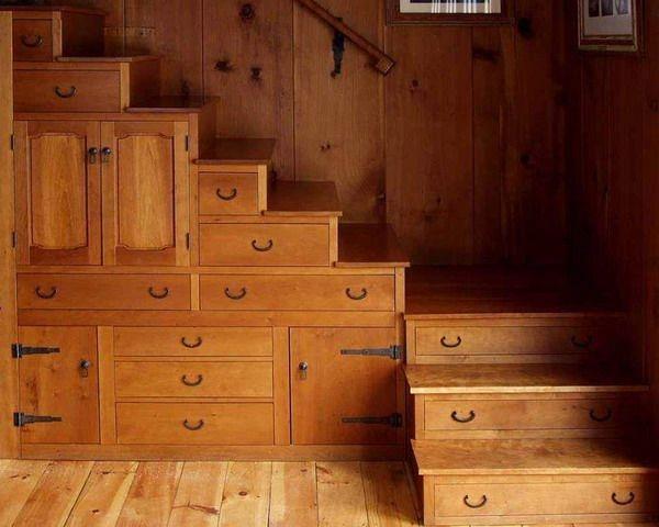 ξύλινες σκάλες με συρτάρια
