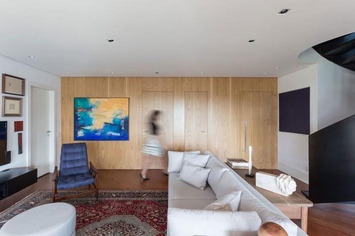 ξύλινη επένδυση όμορφο σχέδιο τοίχου λευκό καναπέ χρωματιστό χαλί