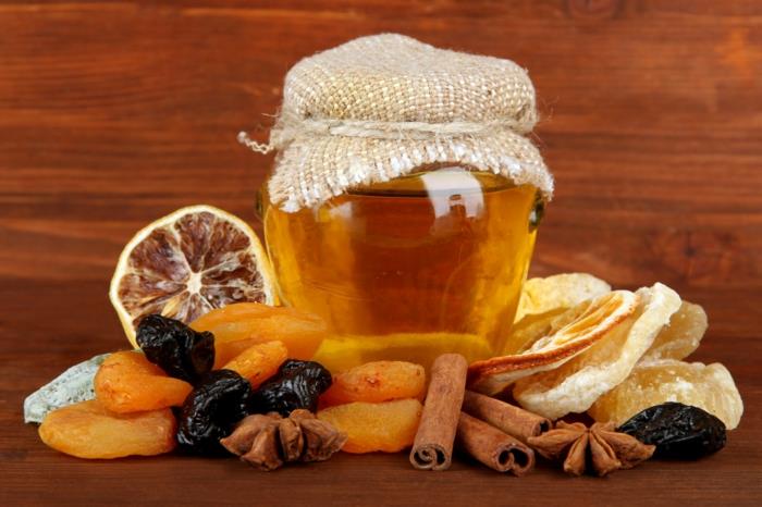 μέλι στο κεφάλι υγιές με τσάι και κανέλα