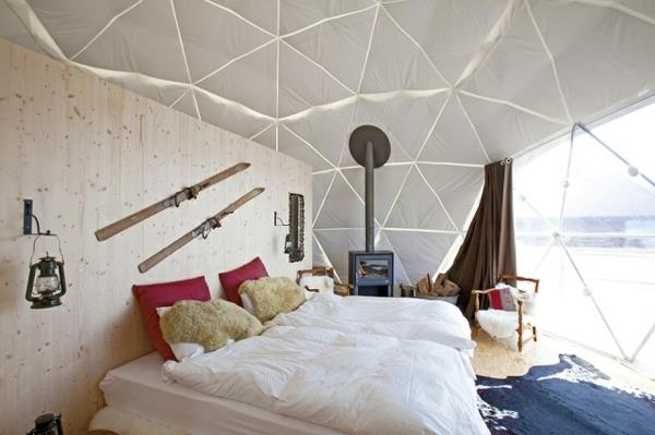 οικολογικό ξενοδοχείο igloo Άλπεις με ξύλινο τοίχο με διπλό κρεβάτι