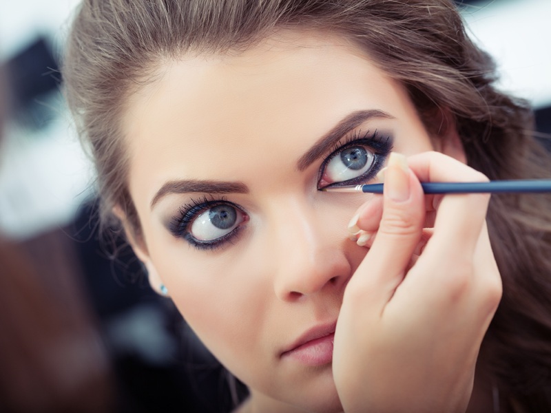 Mükemmel Görünümlü Eyeliner Nasıl Uygulanır?