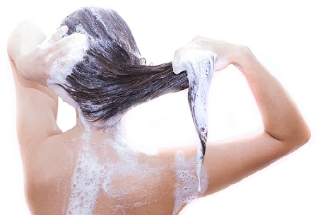 uzun saç almak için derin şampuan