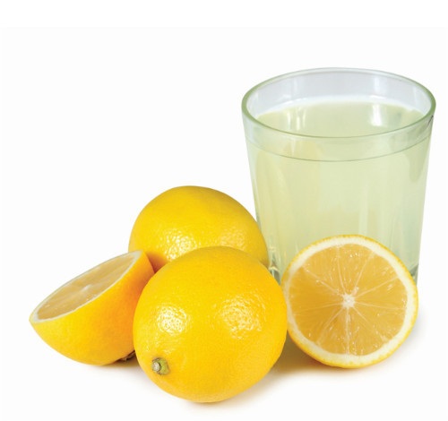alın sivilcelerini tedavi etmek için limon suyu
