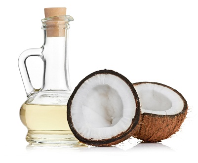 Naudokite kokosų aliejų blizgantiems plaukams