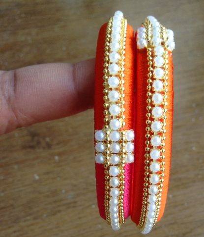 Kaip padaryti apyrankę iš šilko siūlų su auksinėmis grandinėmis ir perlais