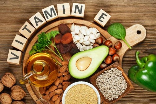 Yüzdeki Kırışıklıkları Azaltmak İçin E Vitamini