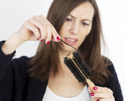Degtinė apsaugo nuo plaukų slinkimo