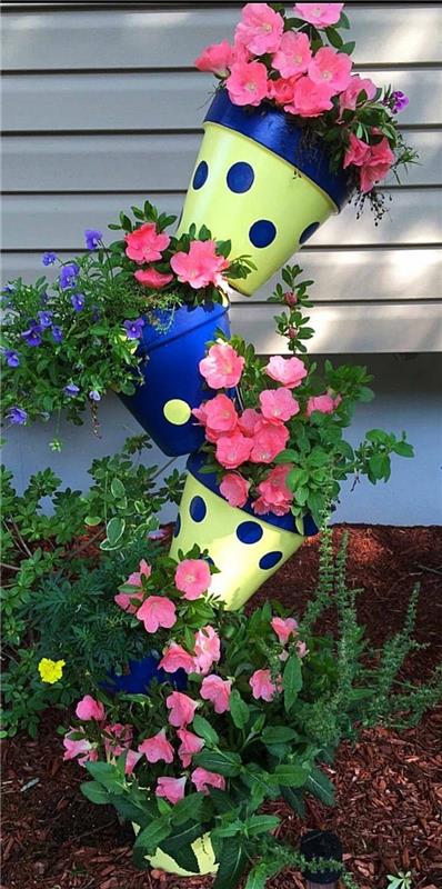 ιδέες για χρωματιστές γλάστρες στον κήπο λειτουργούν ως όμορφες διακοσμήσεις στον κήπο