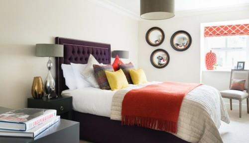 ιδέες κρεβατοκάμαρα εκλεκτικό όμορφο μωβ κρεβάτι πορτοκαλί καθρέφτη τοίχου rafrollo