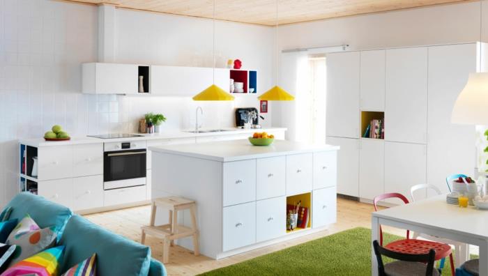 κουζίνες ikea λευκά μπροστινά κρεμαστά φωτάκια κίτρινα