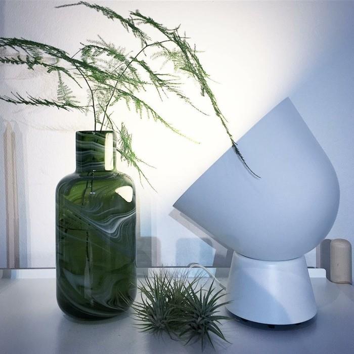 ikea καινοτομίες γυάλινο βάζο επιτραπέζιο φωτιστικό καινοτόμο ανακυκλωμένο φυτό εσωτερικού χώρου
