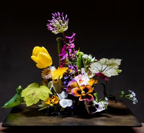 ikebana ιαπωνική διάταξη λουλουδιών άνοιξη λουλούδια
