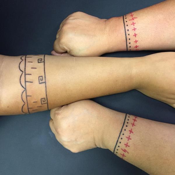 ινδικό τατουάζ - εξωτικά μοτίβα για τα χέρια