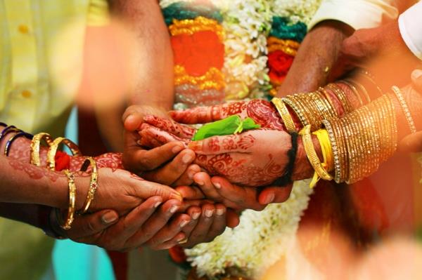 ινδική γαμήλια τελετή γαμήλια χέρια