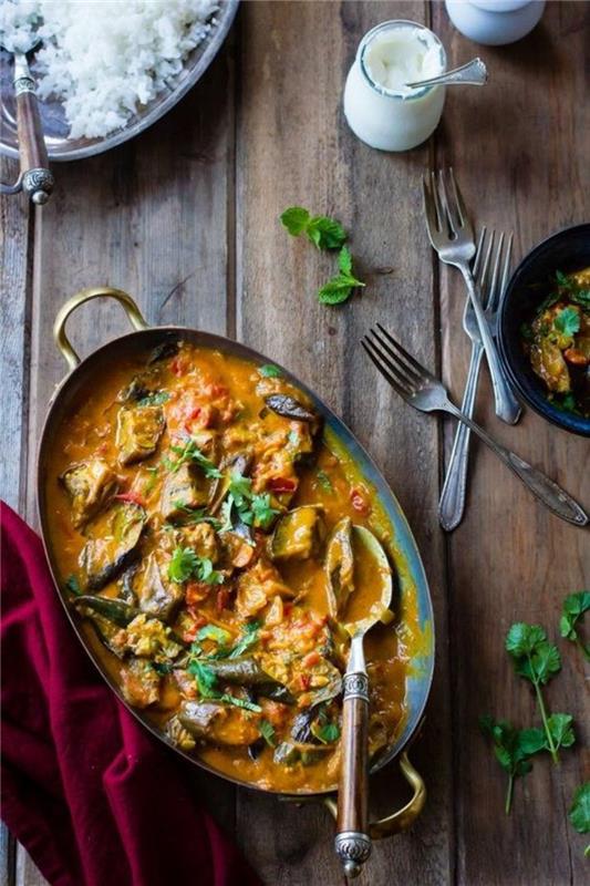 Ινδική και πακιστανική κουζίνα πιάτα τυπικά μπαχαρικά και τρόφιμα