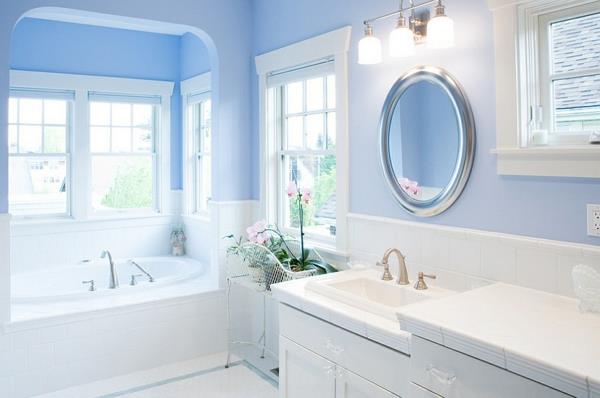 εσωτερικό σχέδιο μπλε λευκό μπάνιο πολυτελές στρογγυλό καθρέφτη