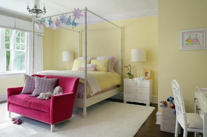εσωτερικές ιδέες διακόσμησης ανοιχτό κίτρινο χρώμα τοίχου υπνοδωμάτιο λευκός χαλί καναπές χρώματος