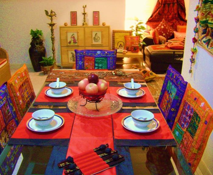 παραδείγματα επίπλωσης εσωτερική διακόσμηση ιδέες επίπλωσης εσωτερικών χώρων διακοσμητής εσωτερικών ιδεών επίπλωση ιδεών ινδία κόκκινο κάρυ μωβ τραπέζι φαγητού