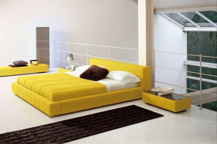 εσωτερικές ιδέες διακόσμησης ζωντανές ιδέες κρεβατοκάμαρα κίτρινο κρεβάτι καφέ μοκέτα δρομέας