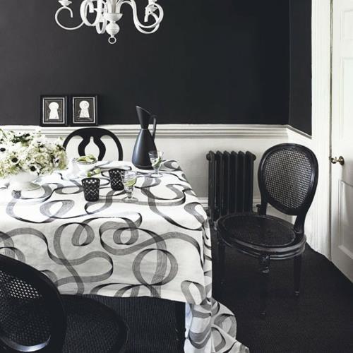εσωτερική διακόσμηση σε ασπρόμαυρο τραπεζομάντιλο λουλούδια καρέκλες καλοριφέρ