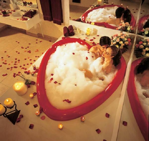 ρομαντικό μπάνιο μπανιέρα ιδέα σχήμα καρδιάς για δύο άτομα