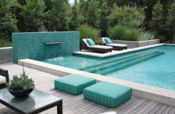 εμπνευσμένη διακόσμηση μαξιλάρι celadon πράσινο ριγέ στην πισίνα