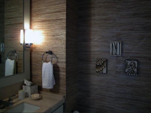 ενδιαφέρουσα φυσική ταπετσαρία μπάνιου πετσέτα μπάνιου καθρέφτη τοίχου