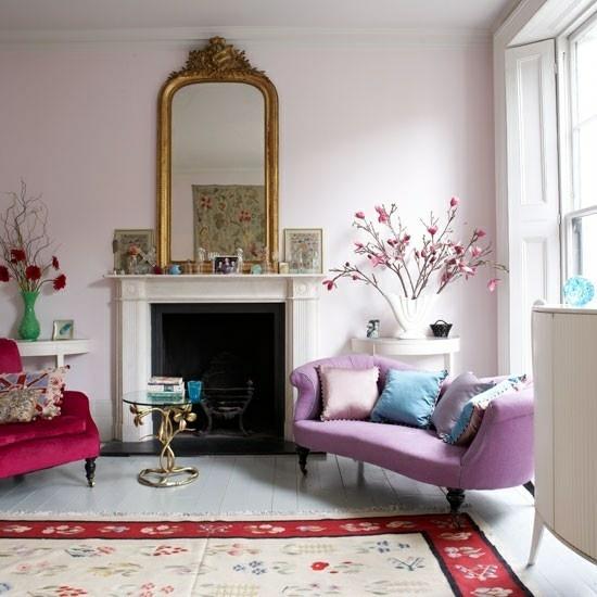 εσωτερικές ιδέες σχεδιασμού γυναικείο σαλόνι φωτεινό ροζ τζάκι χαλί