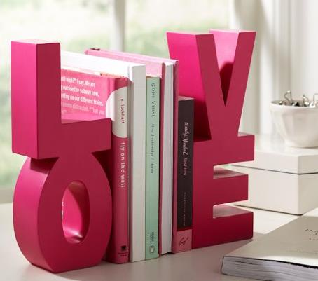 ακανόνιστα βιβλία γεμάτα αγάπη ροζ χρώμα Ημέρα του Αγίου Βαλεντίνου