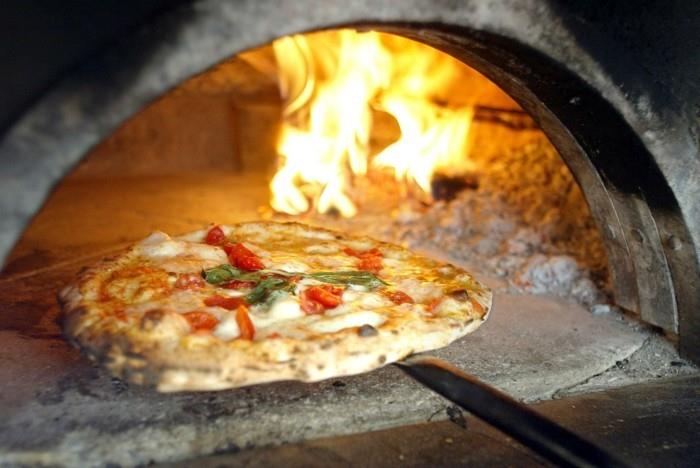 Ιταλική προετοιμασία φούρνου πίτσας