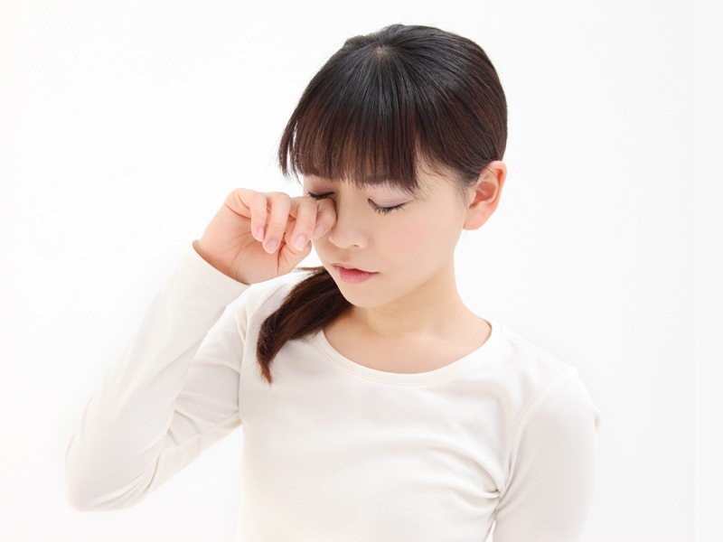 Akių niežėjimo priežastys, simptomai ir namų gynimo būdai