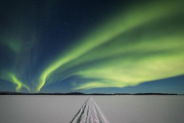 ivalo inari λίμνη snowmobile περιοδεία δείτε το βόρειο σέλας