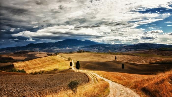 jakobsweg προσκύνημα camino de santiago τοπία πεδία βουνά