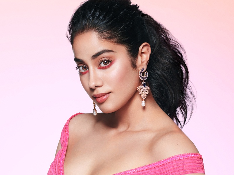 Janhvi Kapoor Phoos