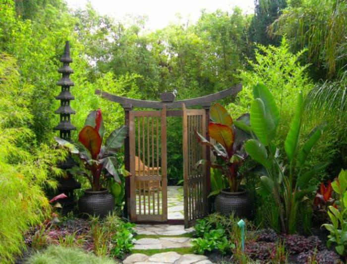 Ιαπωνικός κήπος με σχέδιο κήπου ιαπωνικού στιλ