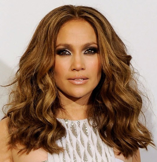 Jennifer Lopez vidutinio ilgio plaukai