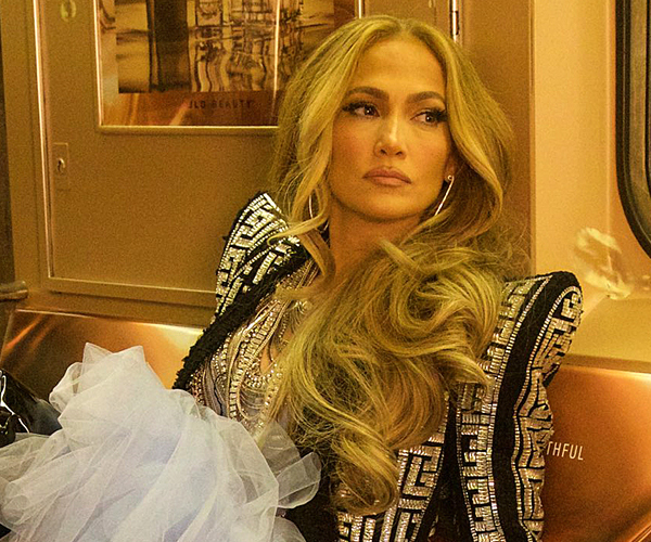 Jennifer Lopez kirpimas 2021 m