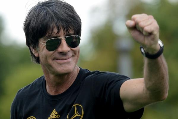 ο joachim löw jogi παραμένει εθνικός προπονητής