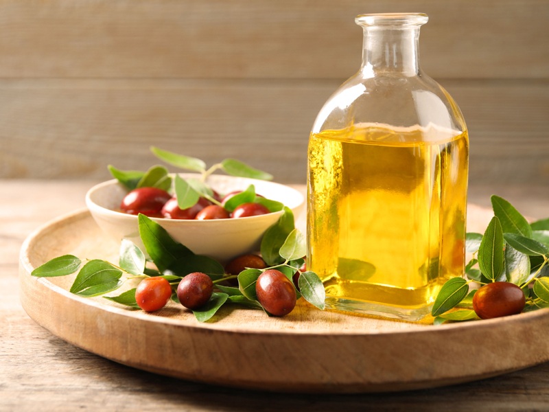 Akne ve Yüz İzlerinden Kurtulmak İçin Jojoba Yağı