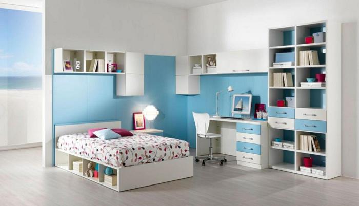 επίπλωση νεανικού δωματίου λειτουργικό κρεβάτι μπλε χρώμα τοίχου ανοιχτά ράφια επιτραπέζιο φωτιστικό