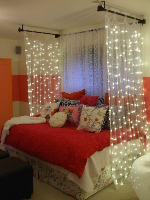 τα νεανικά δωμάτια στρώνουν κρεβάτι με φωτεινές κουρτίνες